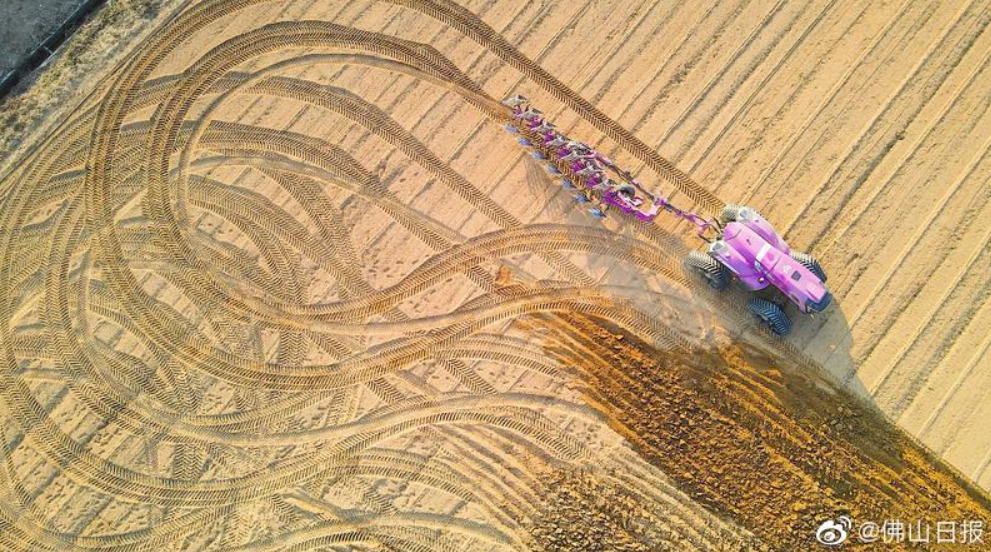 三水南山：&ldquo;巨無霸&rdquo;無人農(nóng)機，炫酷亮相